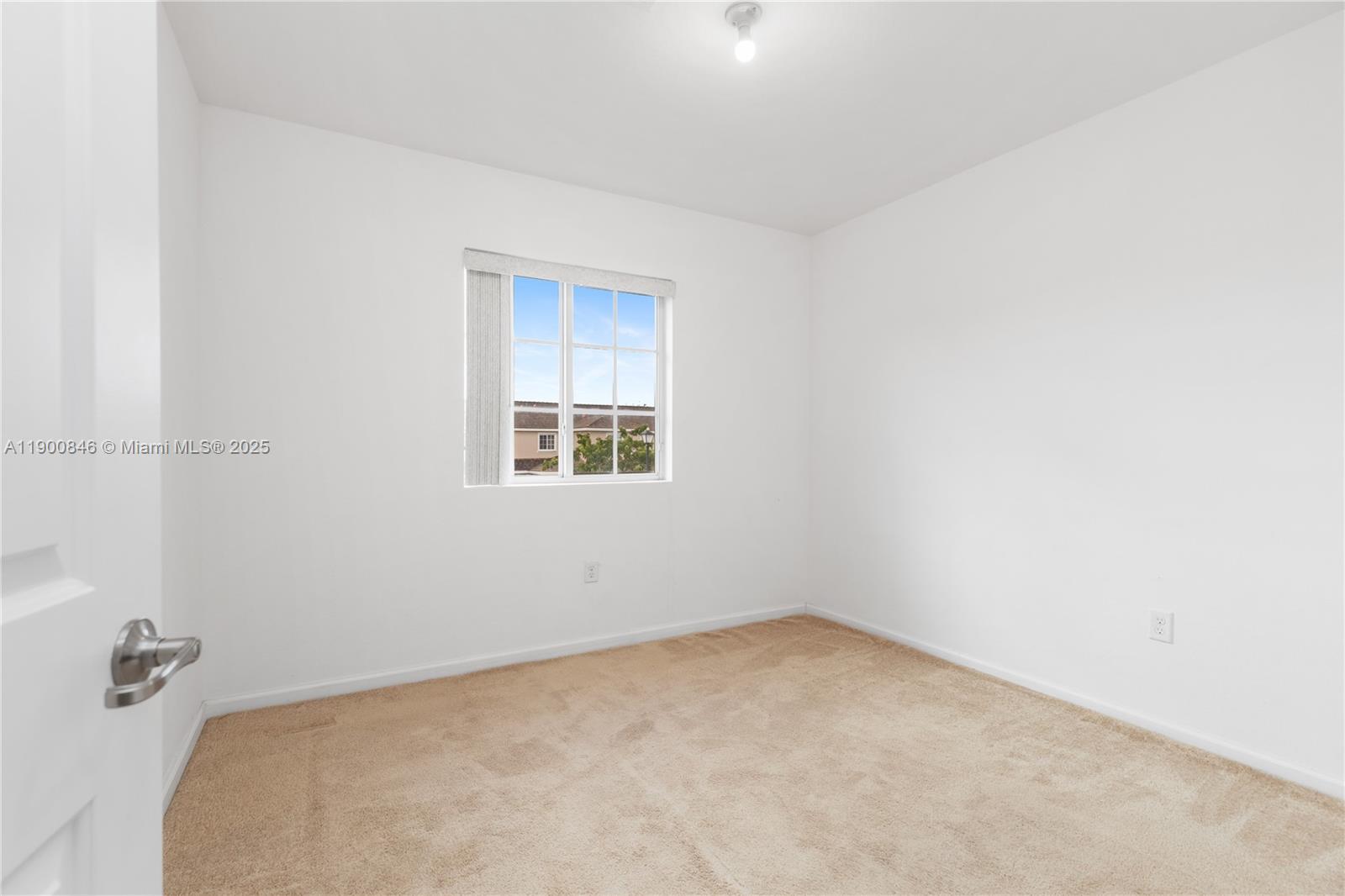 MANDARIN LAKES - Residential