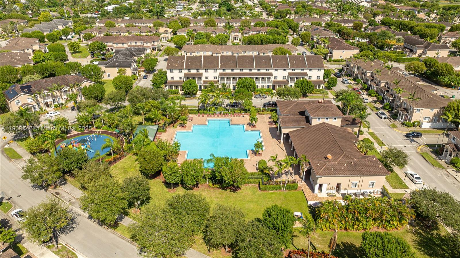 MANDARIN LAKES - Residential