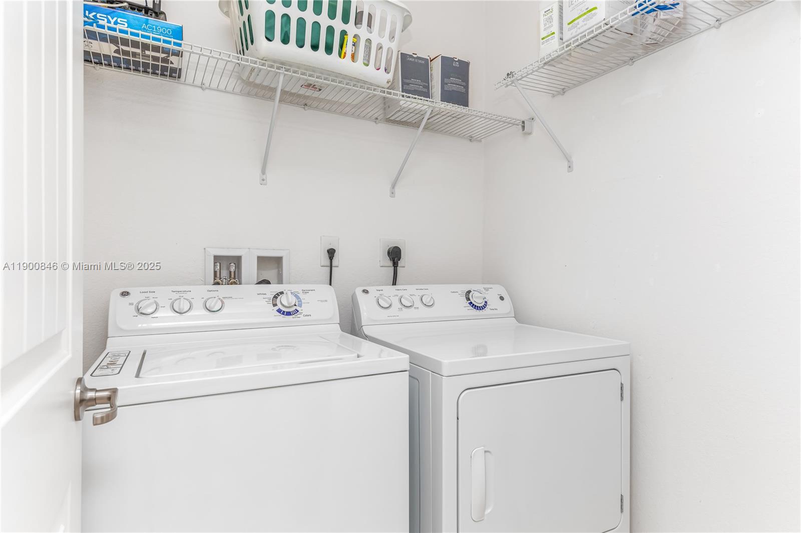 MANDARIN LAKES - Residential