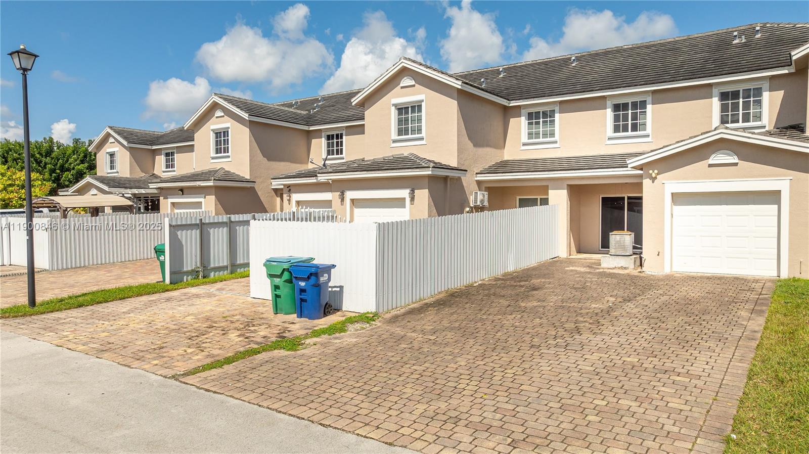 MANDARIN LAKES - Residential