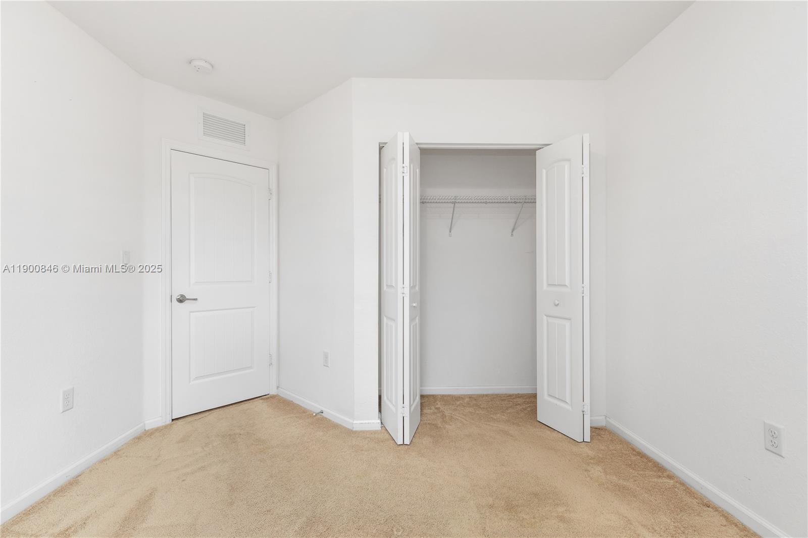 MANDARIN LAKES - Residential