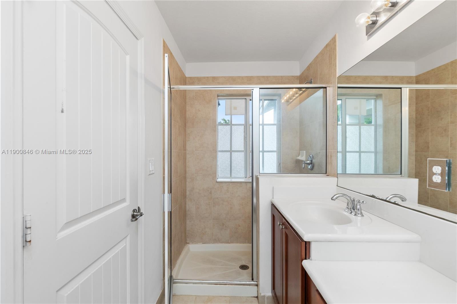 MANDARIN LAKES - Residential