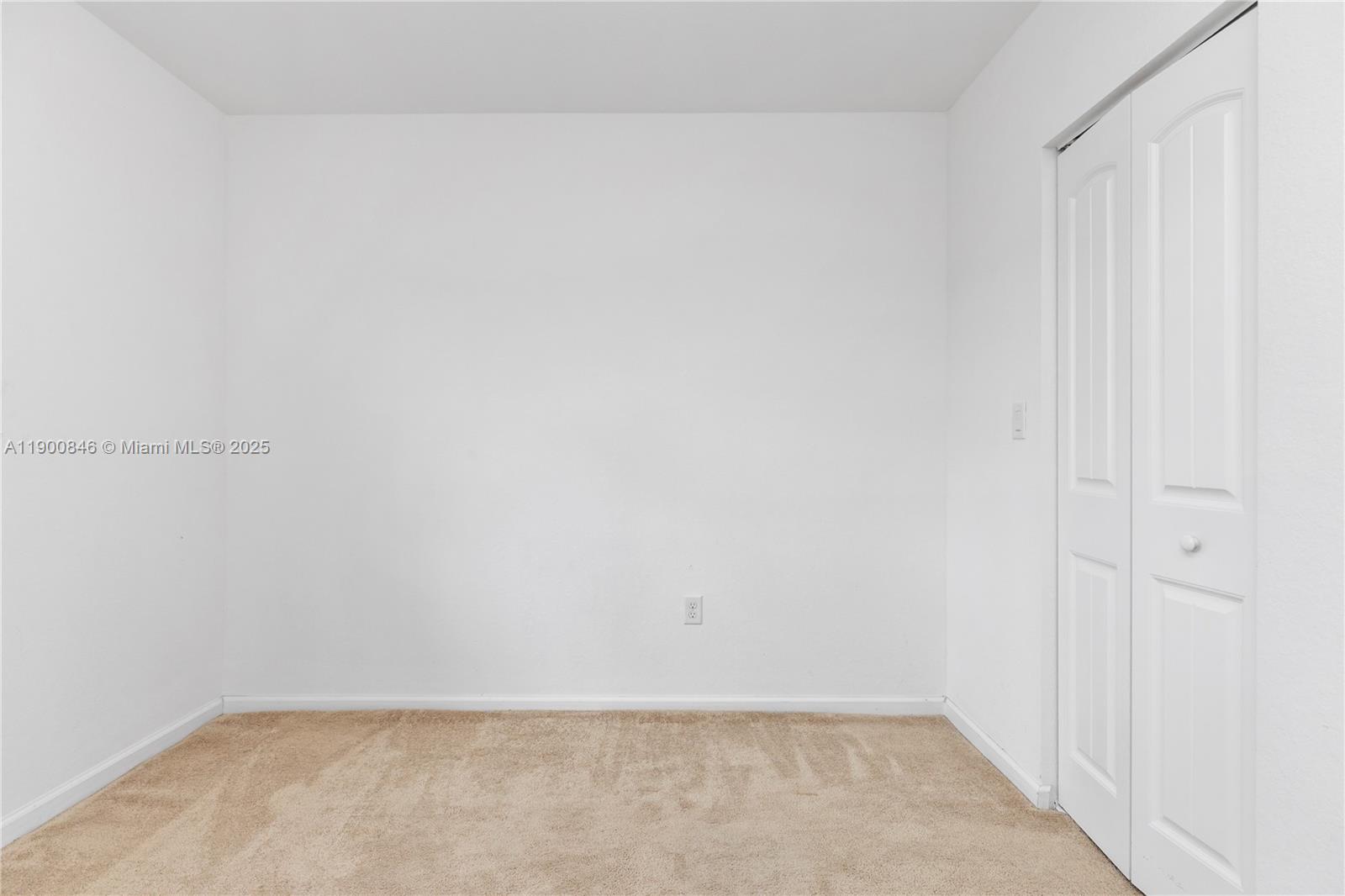 MANDARIN LAKES - Residential