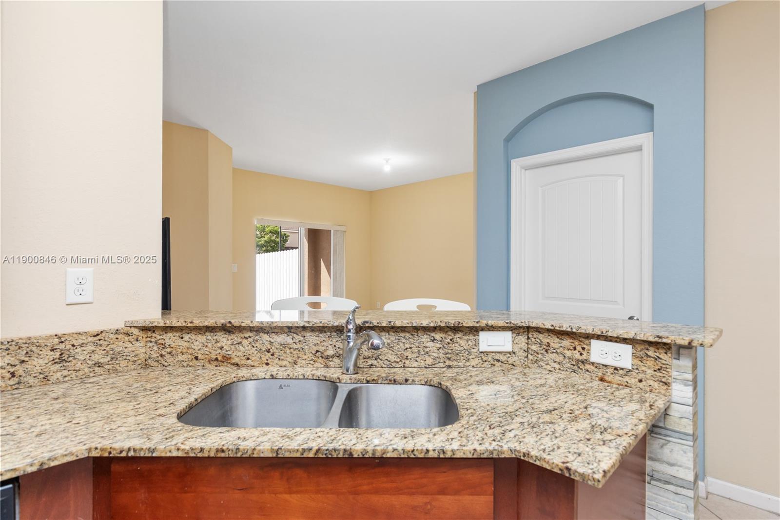 MANDARIN LAKES - Residential