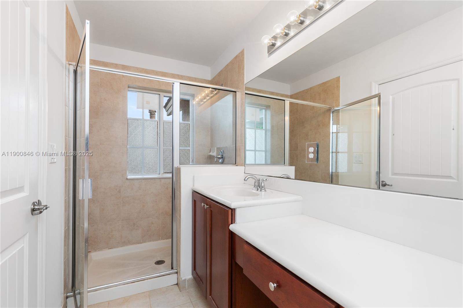 MANDARIN LAKES - Residential