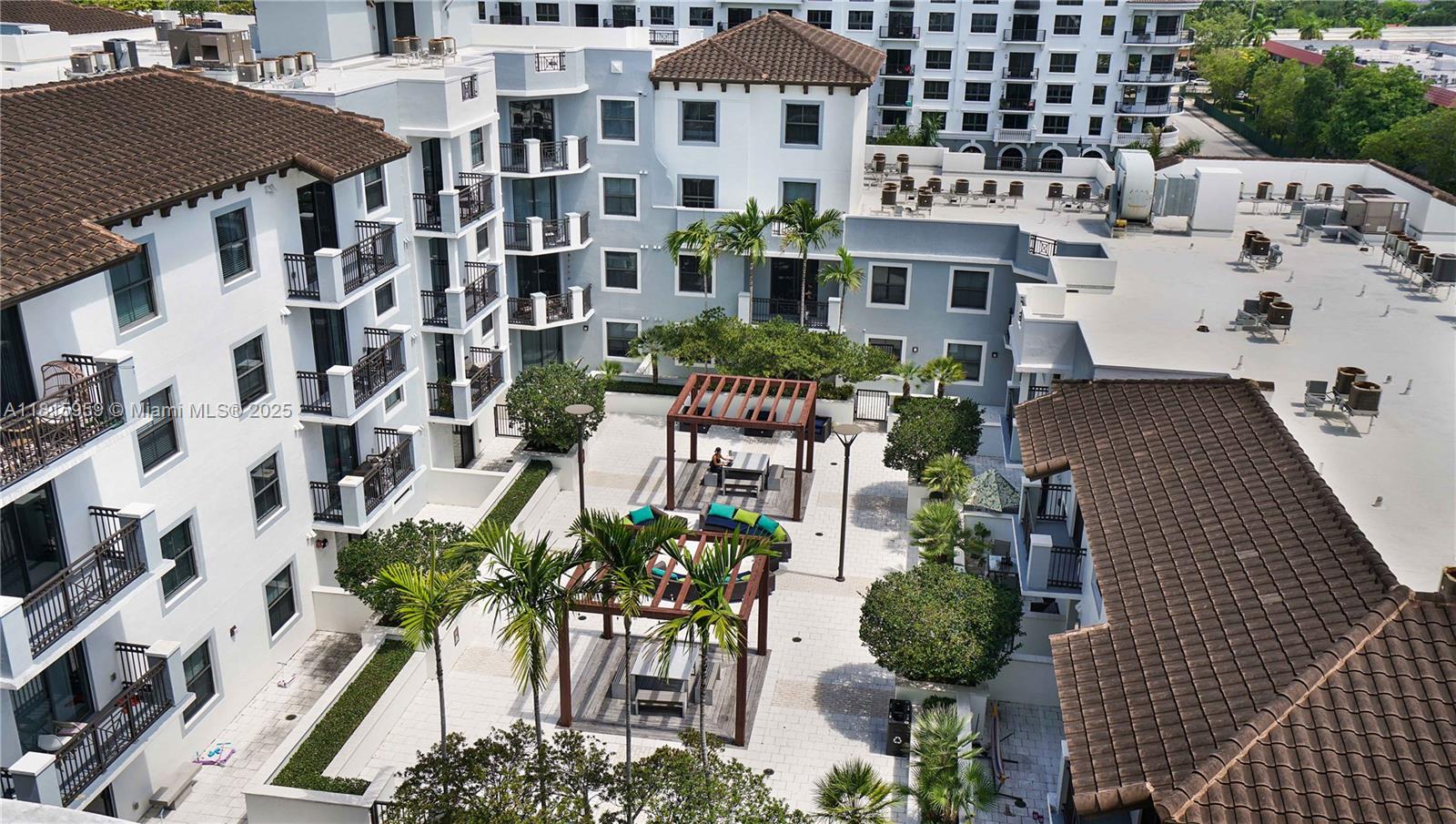 COLONNADE AT DADELAND SE - Residential