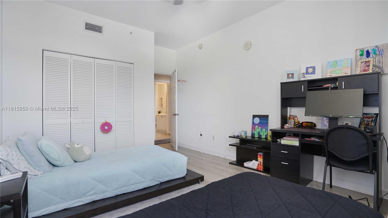 COLONNADE AT DADELAND SE - Residential