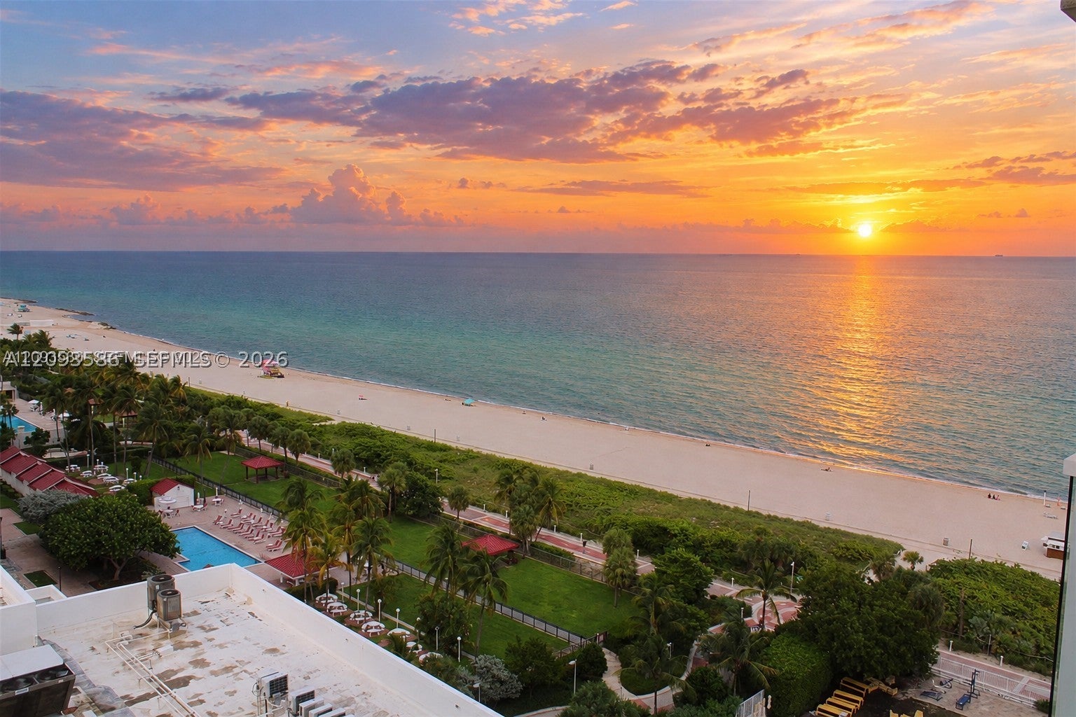 2457 Collins Ave 1502