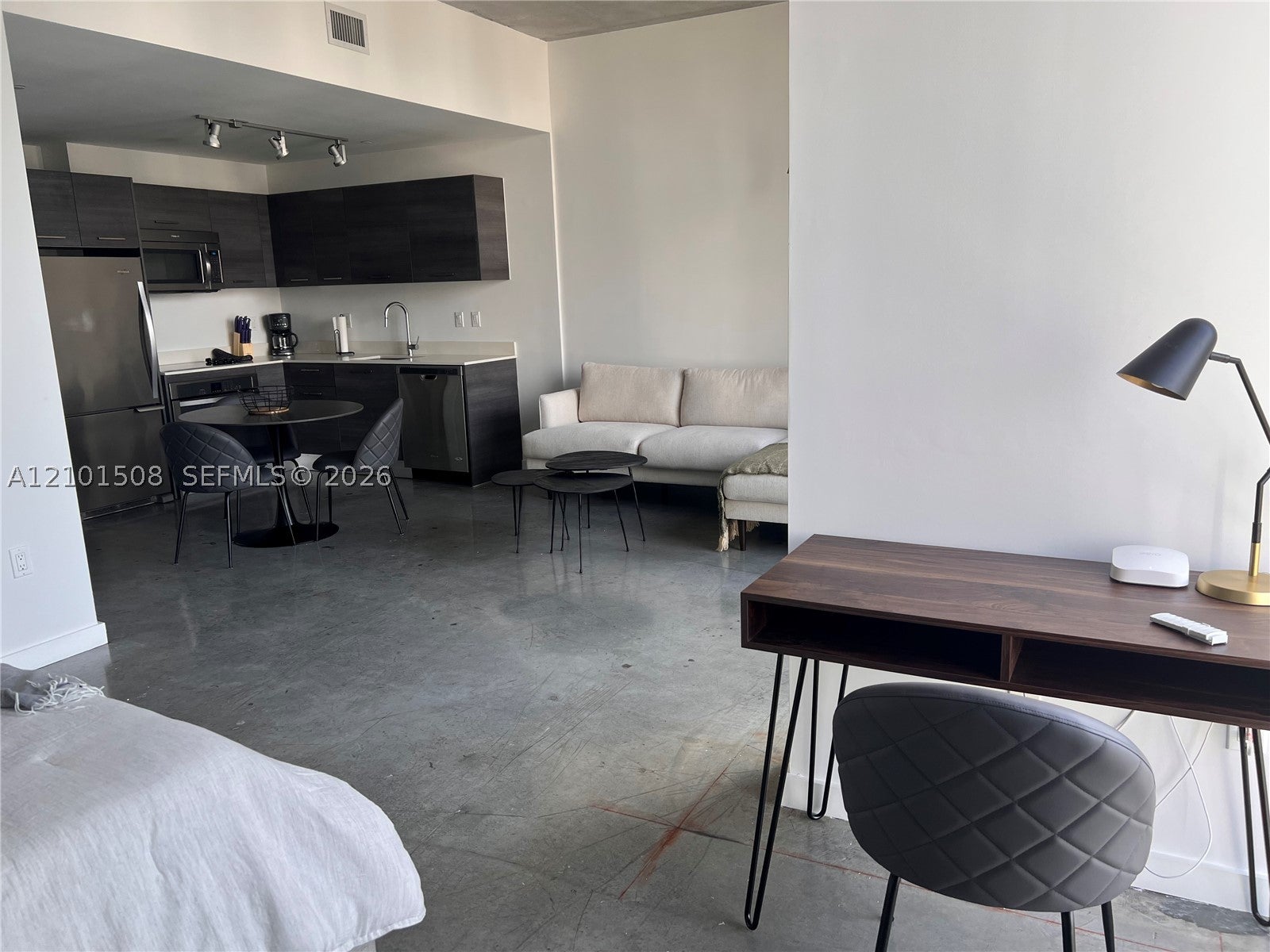 151 SE 1st St 2907
