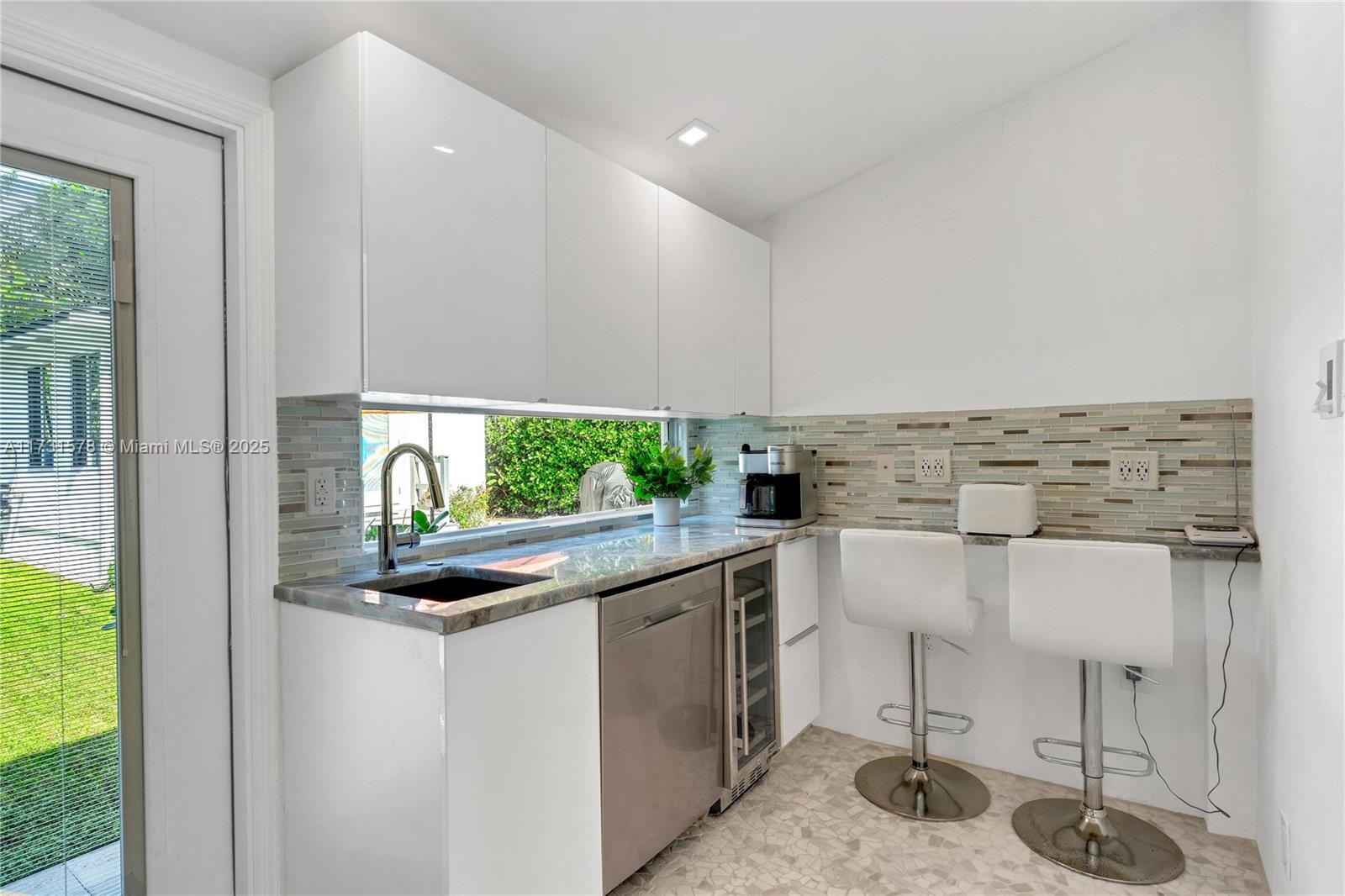 LAS OLAS BY THE SEA EXT - Residential