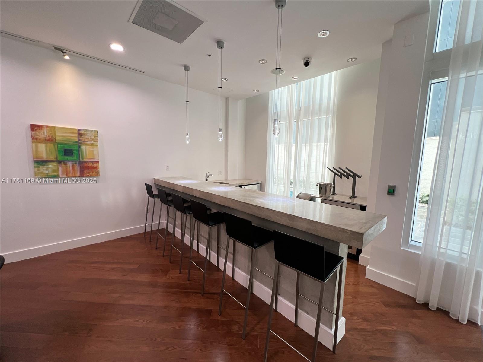 THE LOFT DOWNTOWN CONDO - Residential