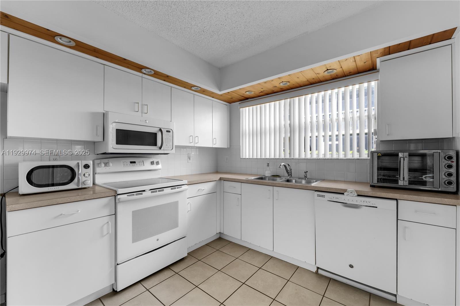 KEYS GATE CONDO NO SEVEN - Residential