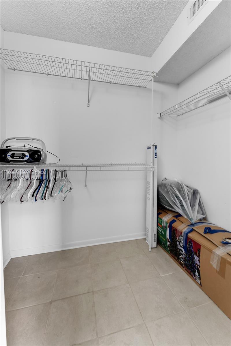 KEYS GATE CONDO NO SEVEN - Residential