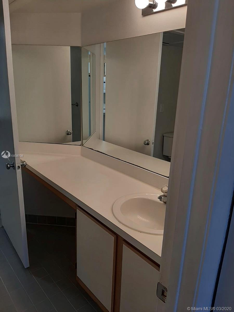 LAKEVIEW CLUB CONDO - Residential Lease