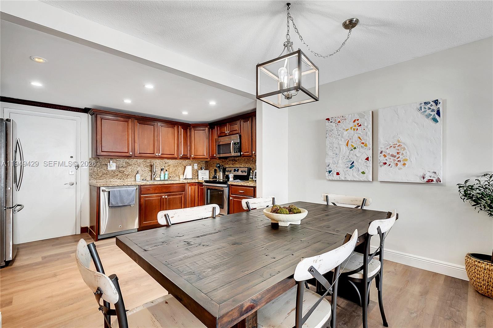 WELLINGTON TOWERS CONDO - Residential