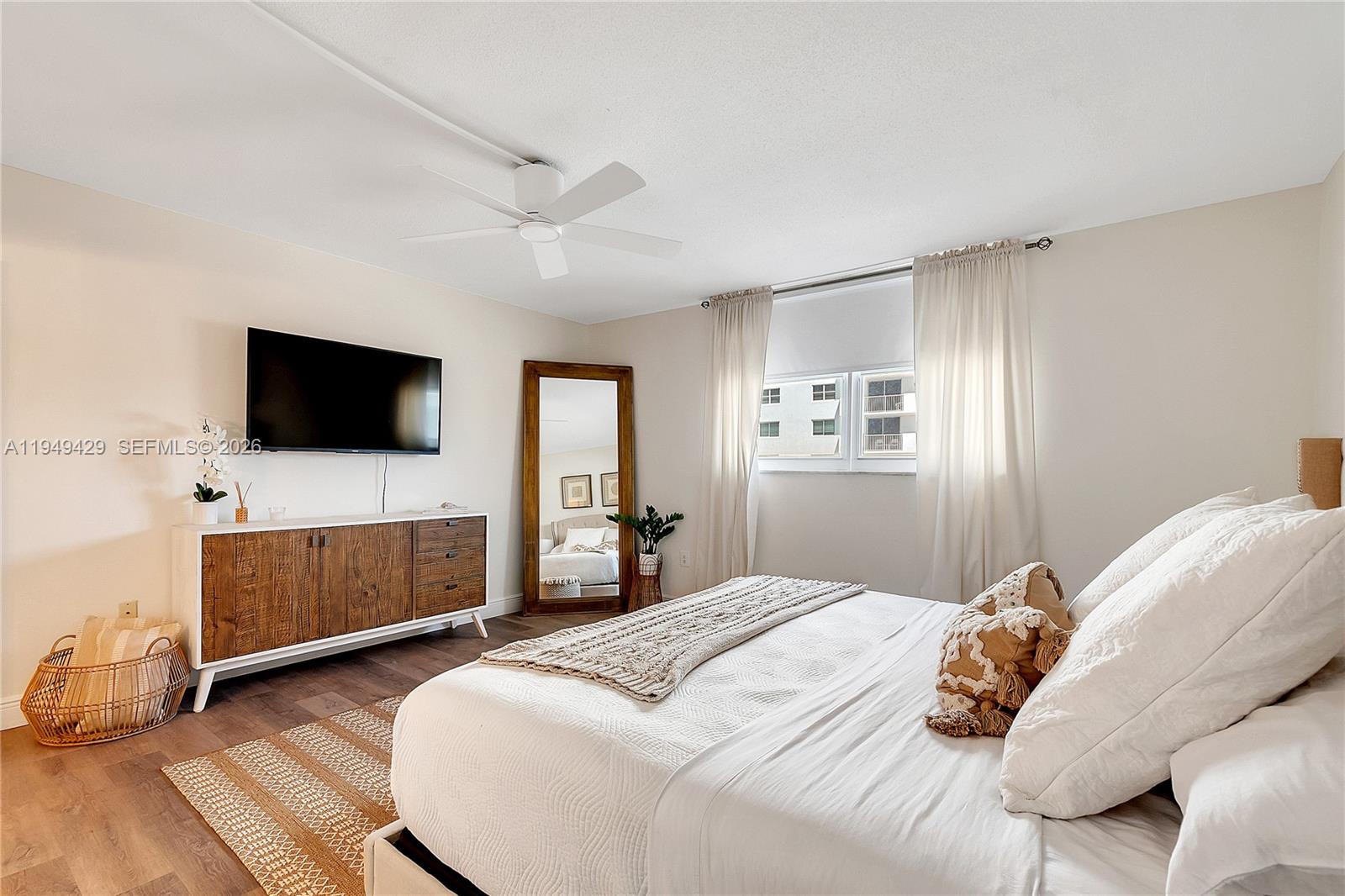 WELLINGTON TOWERS CONDO - Residential