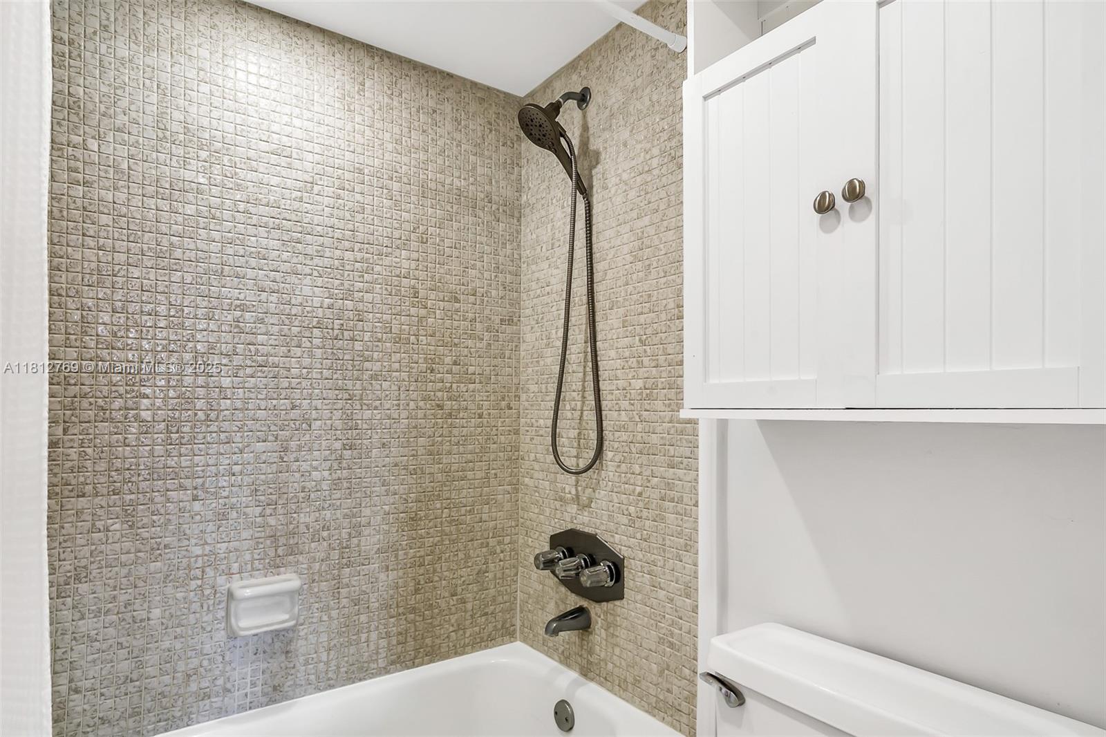 ISLAND BREAKERS CONDO - Residential Lease