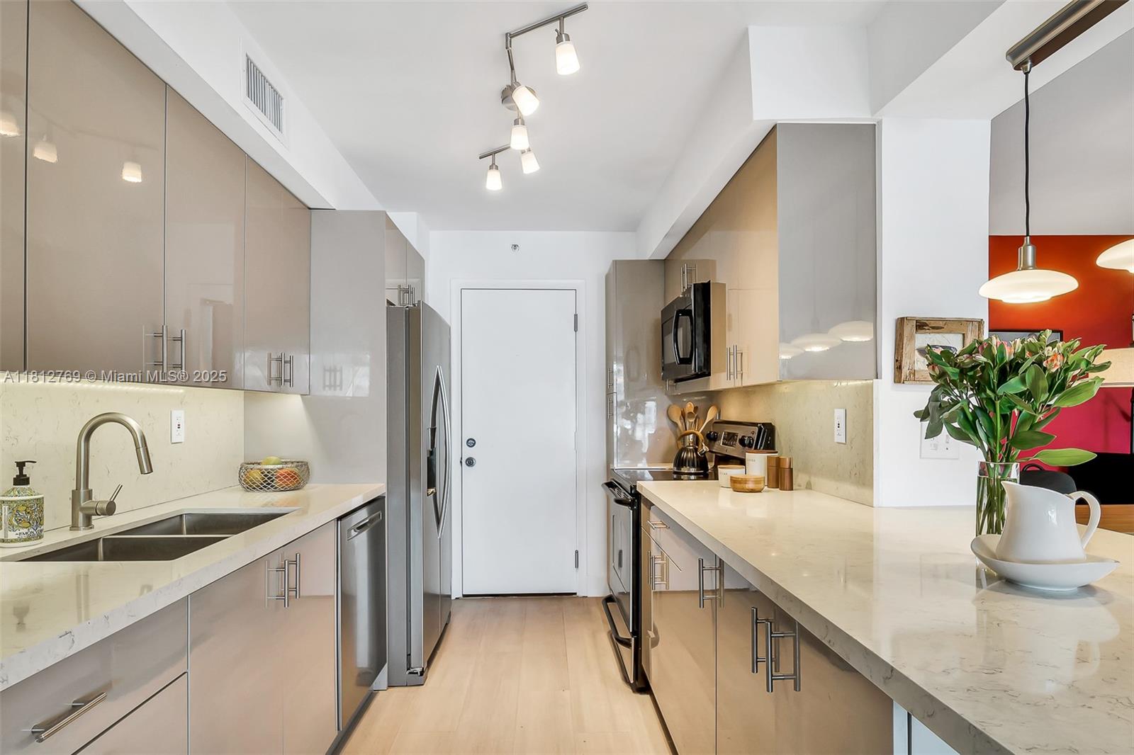 ISLAND BREAKERS CONDO - Residential Lease
