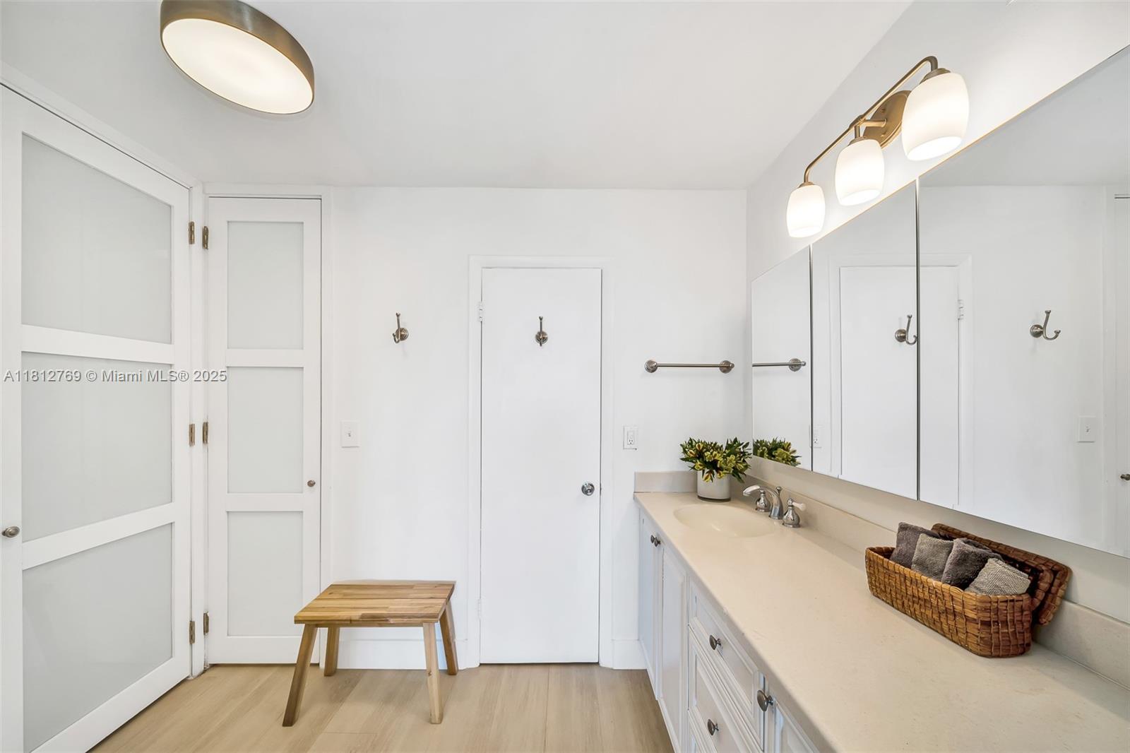ISLAND BREAKERS CONDO - Residential Lease