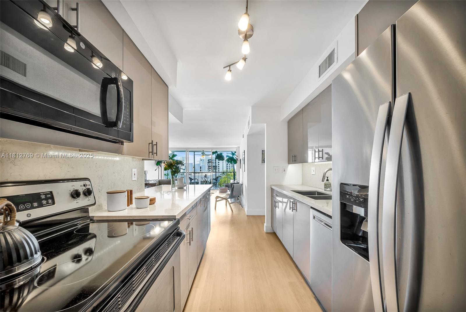 ISLAND BREAKERS CONDO - Residential Lease