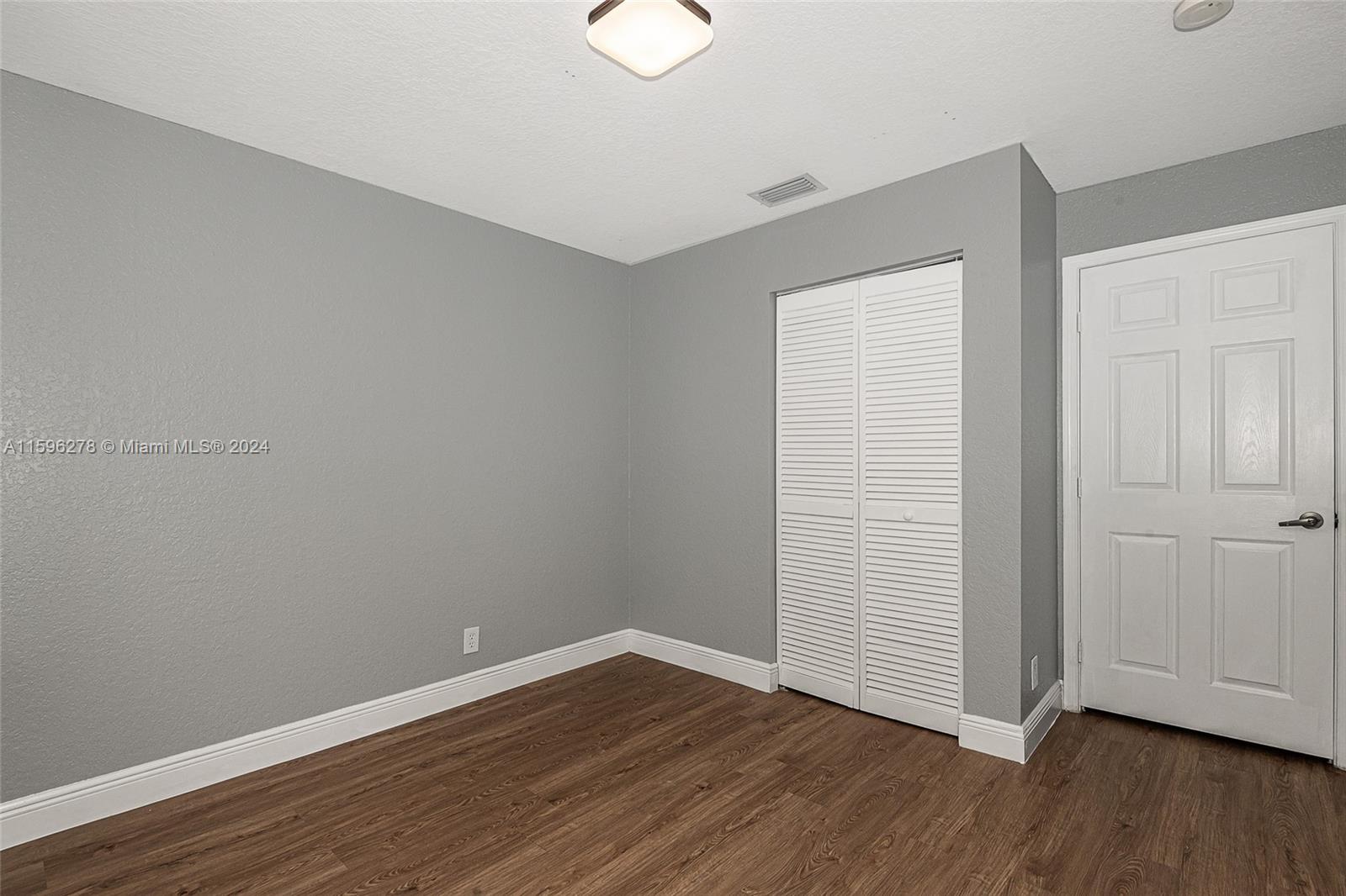 HOLLYWOOD LAKES COUNTRY C - Residential Lease