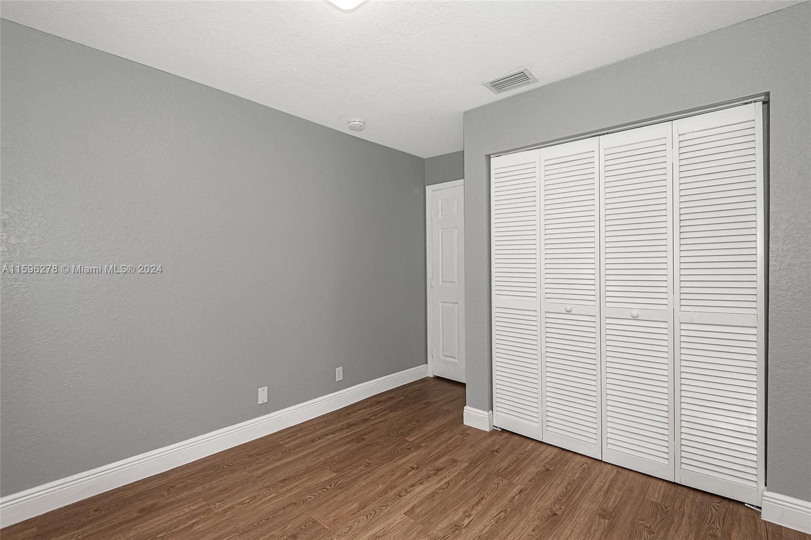 HOLLYWOOD LAKES COUNTRY C - Residential Lease