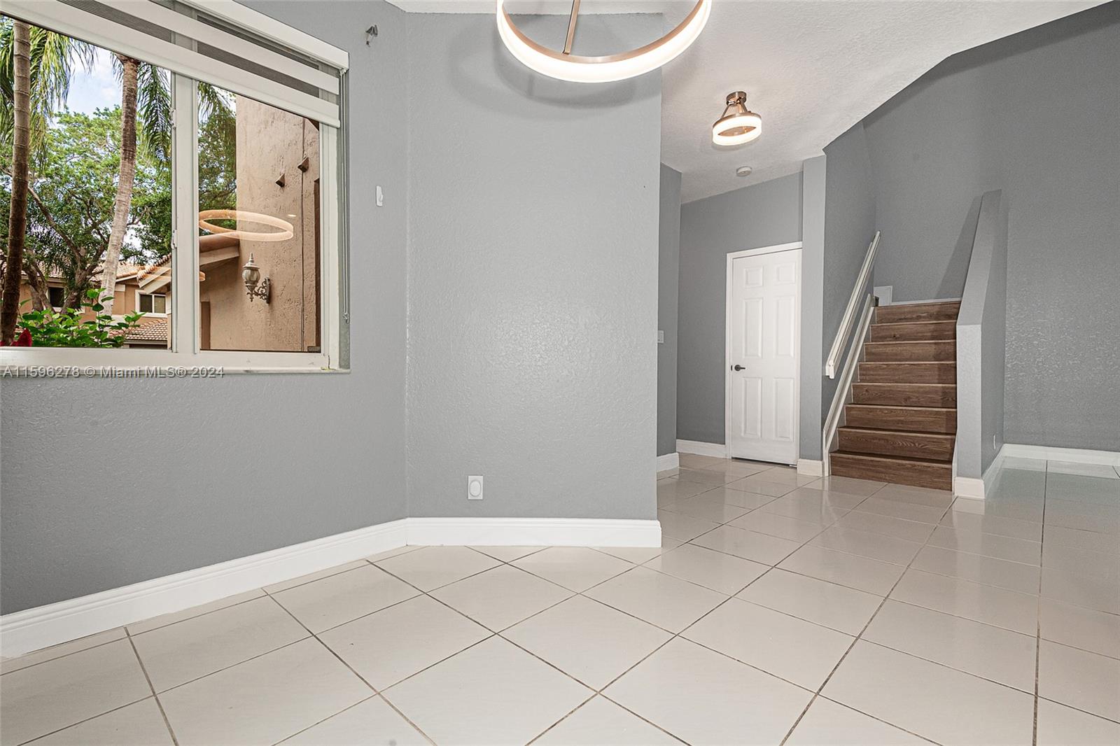 HOLLYWOOD LAKES COUNTRY C - Residential Lease