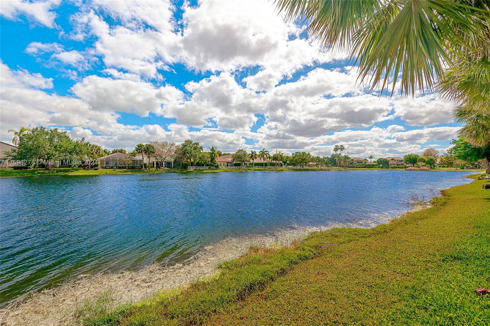 HOLLYWOOD LAKES COUNTRY C - Residential Lease