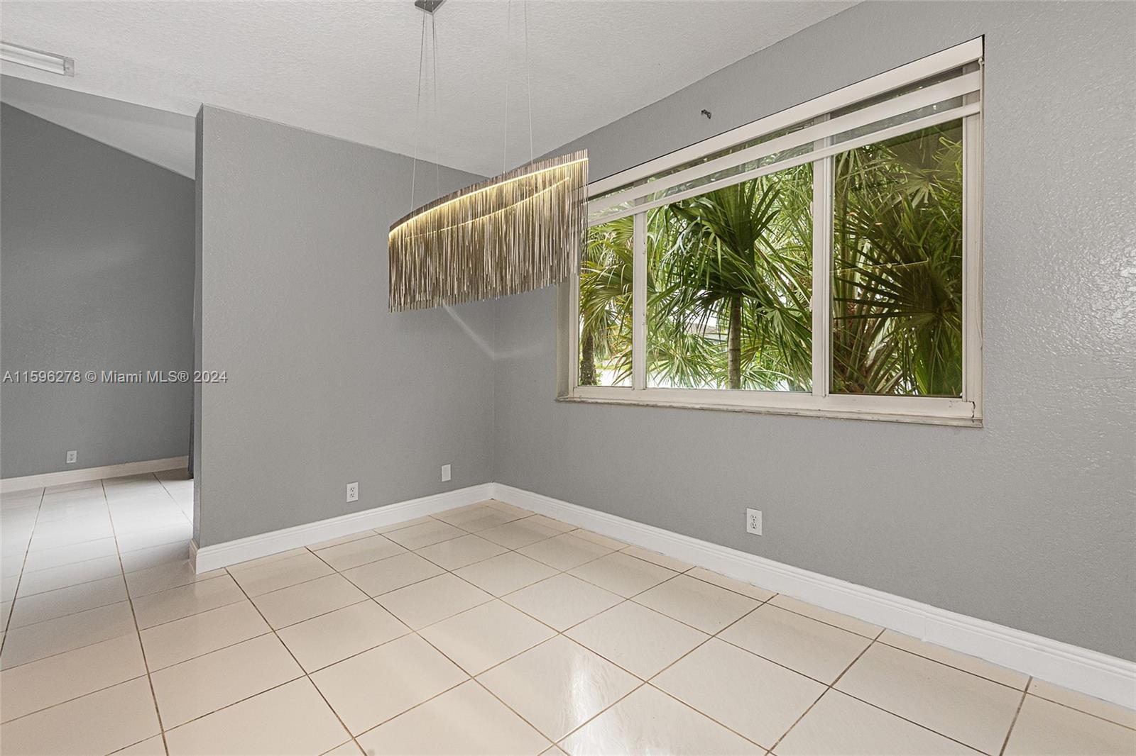HOLLYWOOD LAKES COUNTRY C - Residential Lease