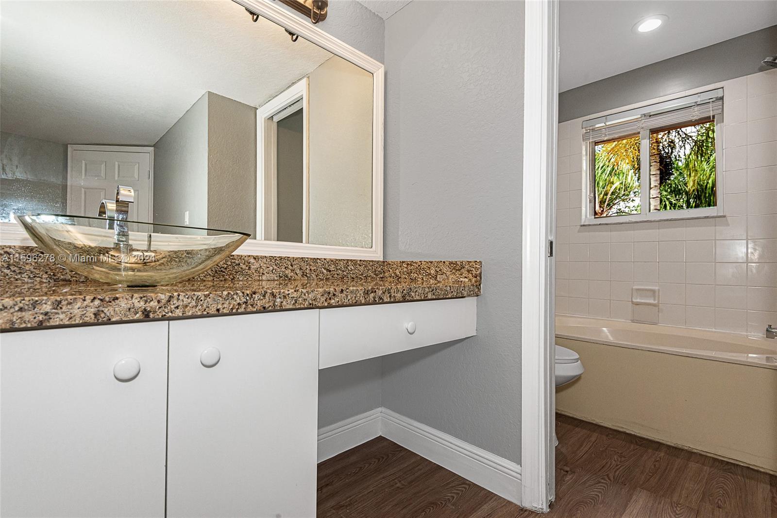 HOLLYWOOD LAKES COUNTRY C - Residential Lease