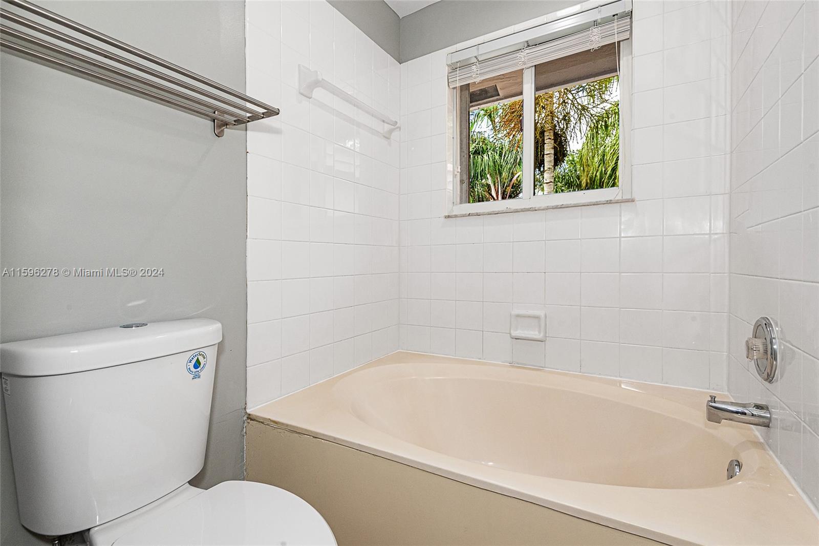 HOLLYWOOD LAKES COUNTRY C - Residential Lease