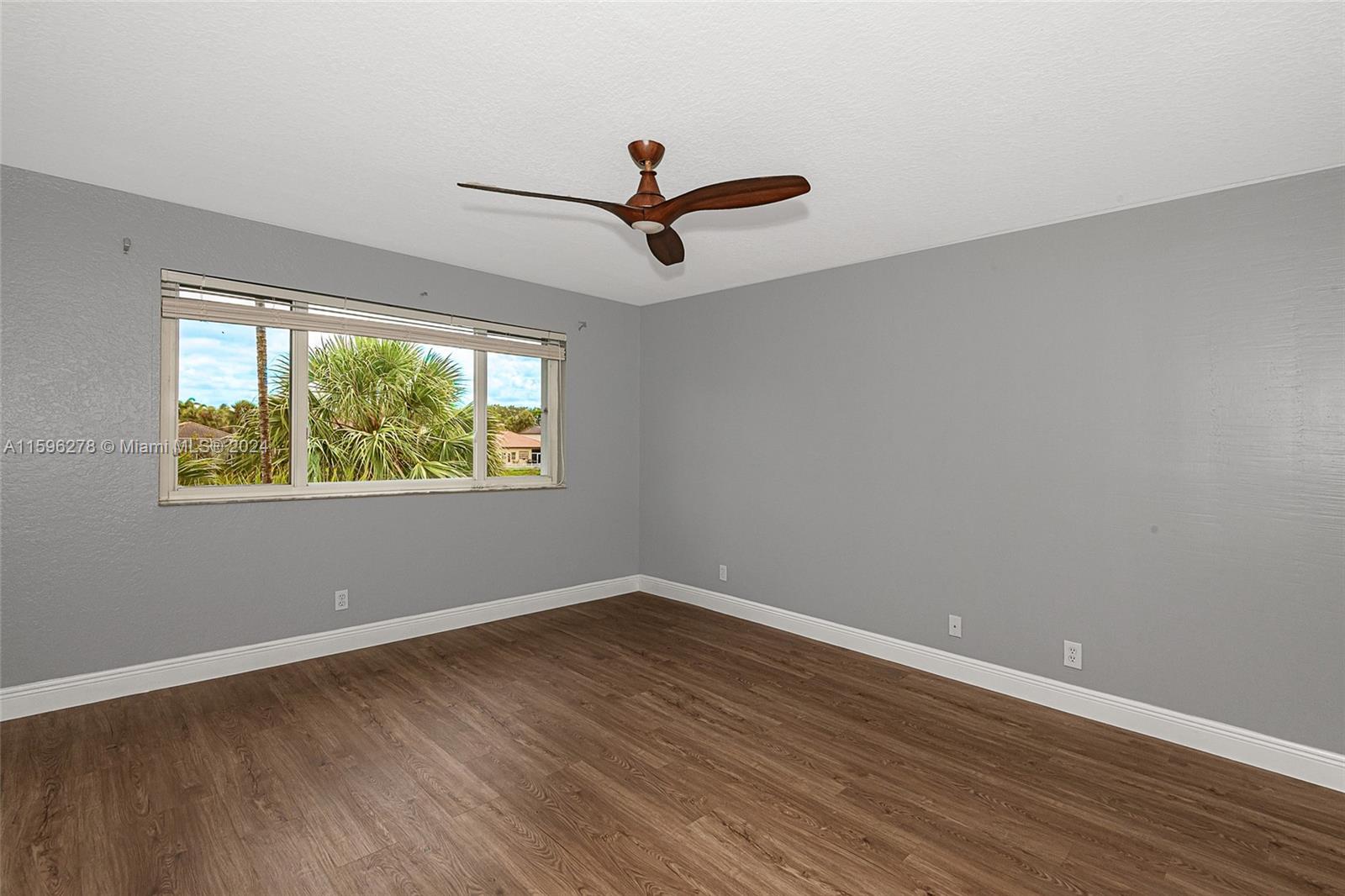 HOLLYWOOD LAKES COUNTRY C - Residential Lease
