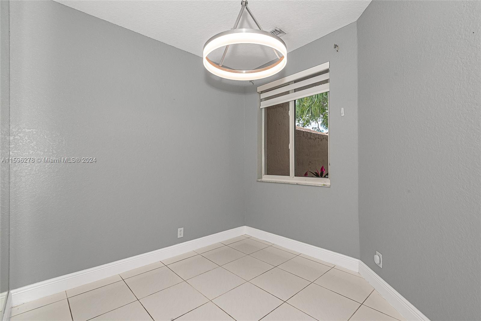 HOLLYWOOD LAKES COUNTRY C - Residential Lease