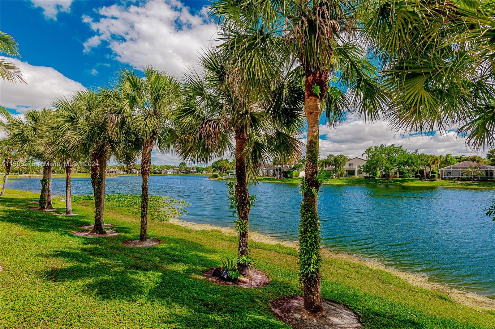 HOLLYWOOD LAKES COUNTRY C - Residential Lease
