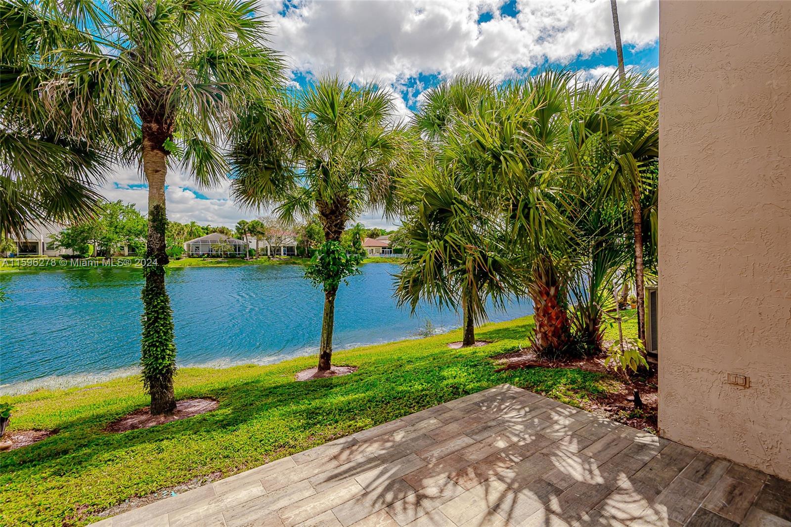 HOLLYWOOD LAKES COUNTRY C - Residential Lease