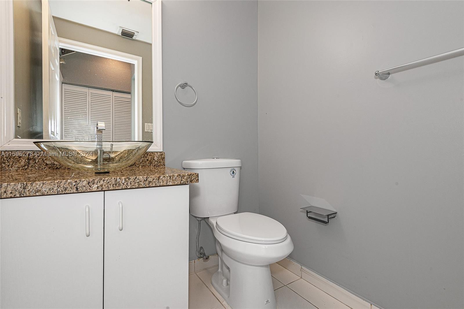 HOLLYWOOD LAKES COUNTRY C - Residential Lease