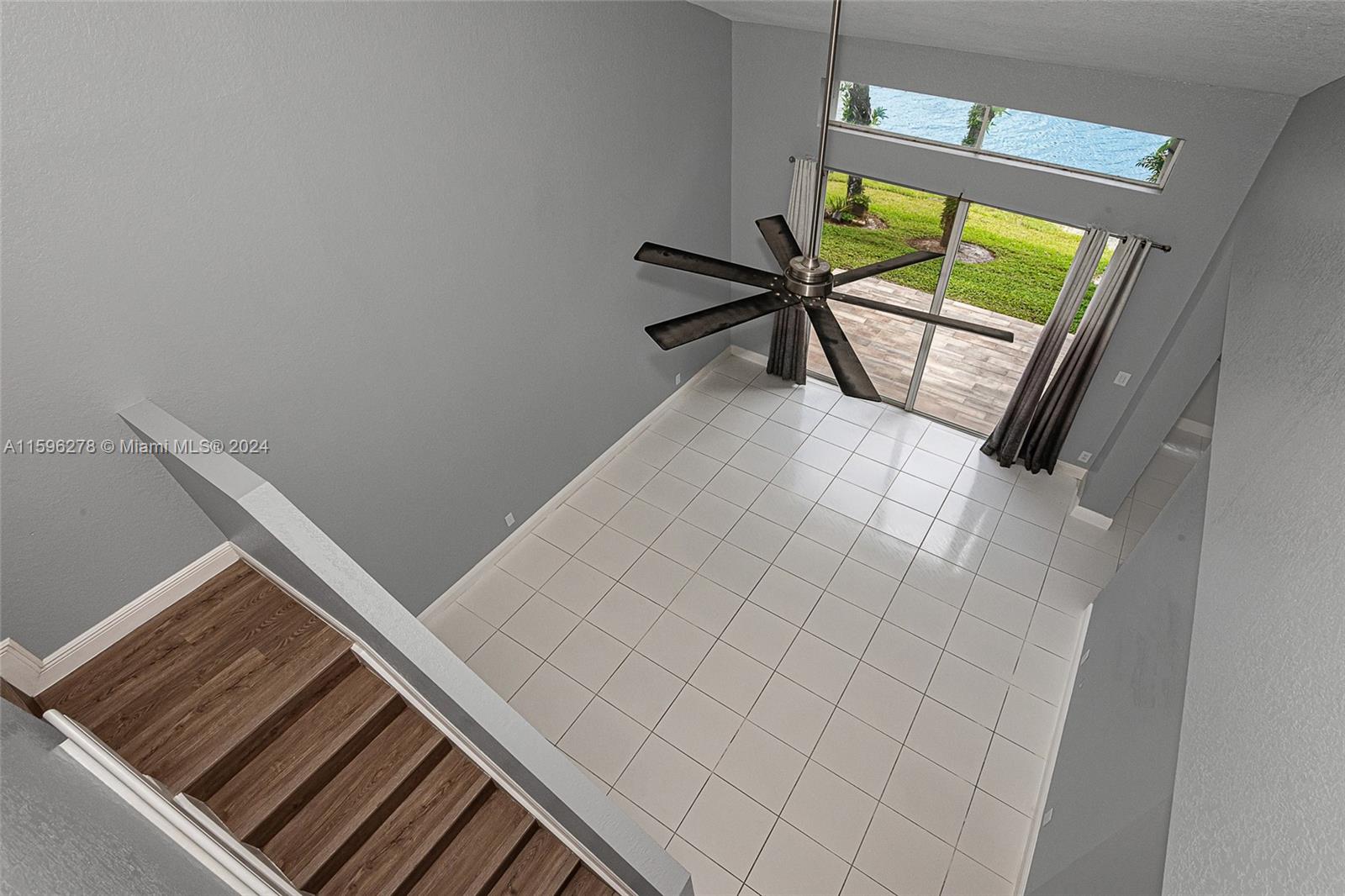 HOLLYWOOD LAKES COUNTRY C - Residential Lease