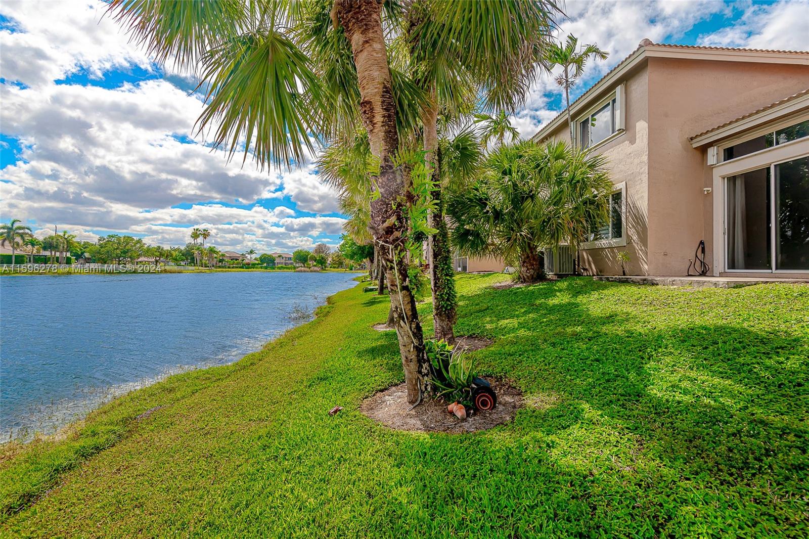 HOLLYWOOD LAKES COUNTRY C - Residential Lease