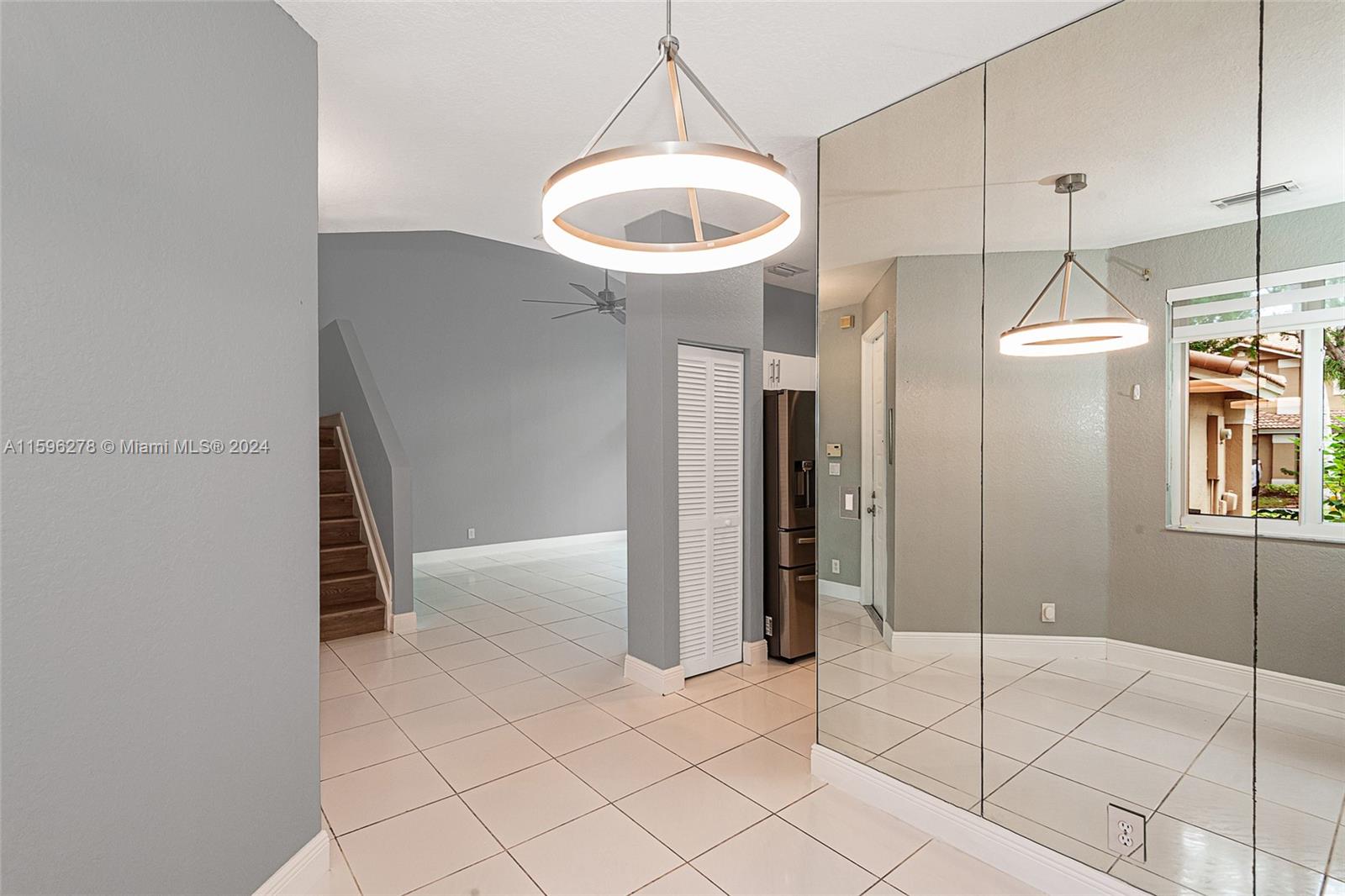 HOLLYWOOD LAKES COUNTRY C - Residential Lease