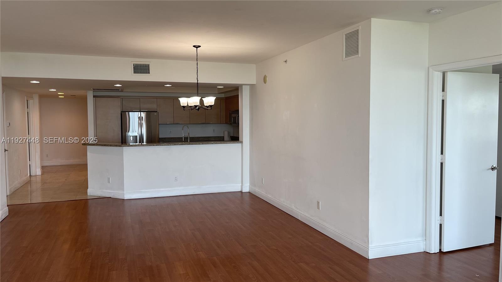 THE OAKS I CONDO - Residential Lease