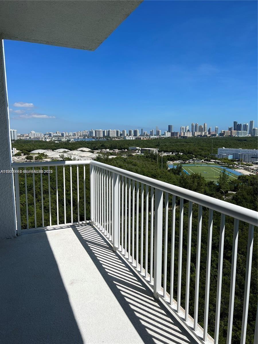 THE OAKS I CONDO - Residential Lease