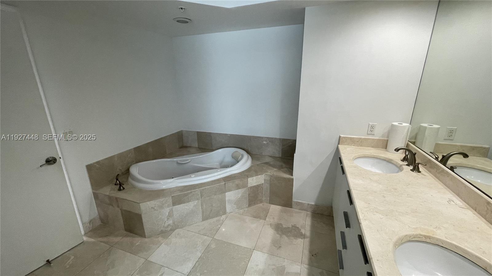 THE OAKS I CONDO - Residential Lease