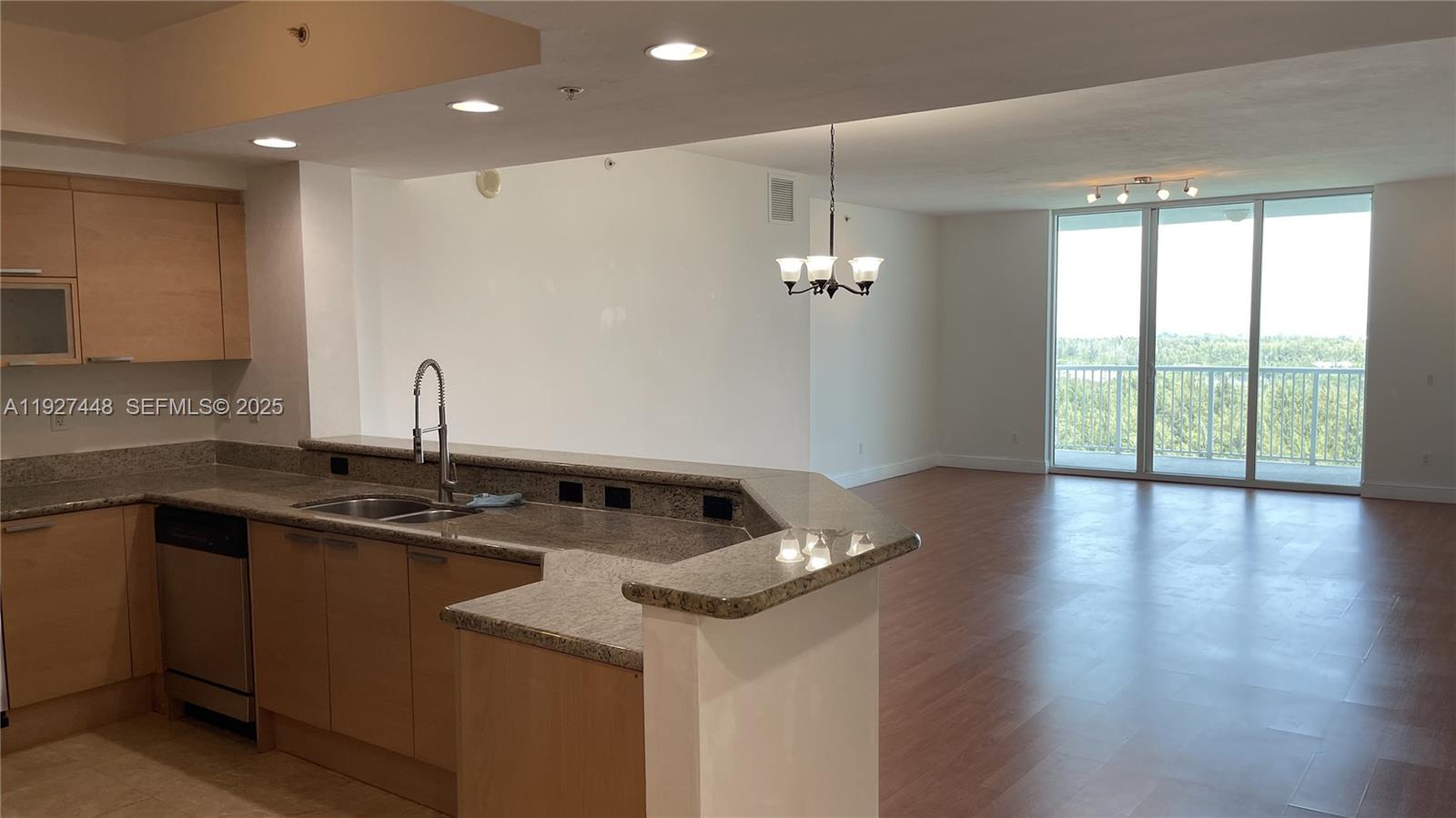 THE OAKS I CONDO - Residential Lease