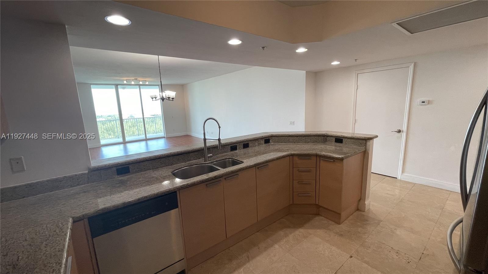 THE OAKS I CONDO - Residential Lease