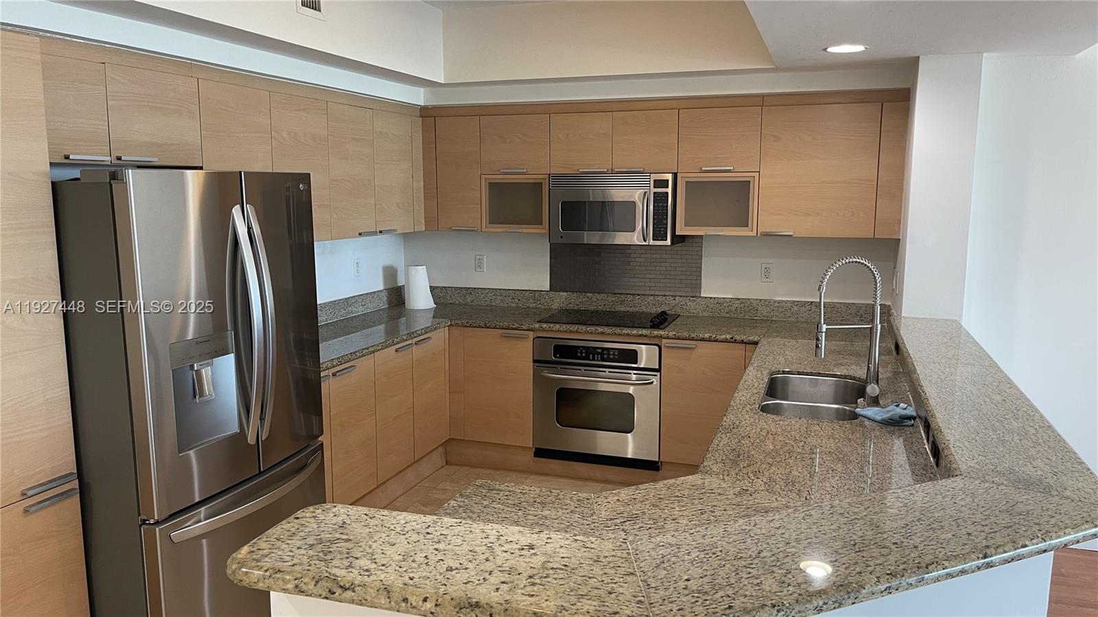 THE OAKS I CONDO - Residential Lease