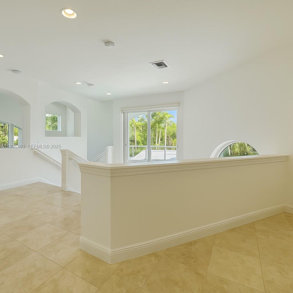 BISCAYNE POINT - Residential Lease