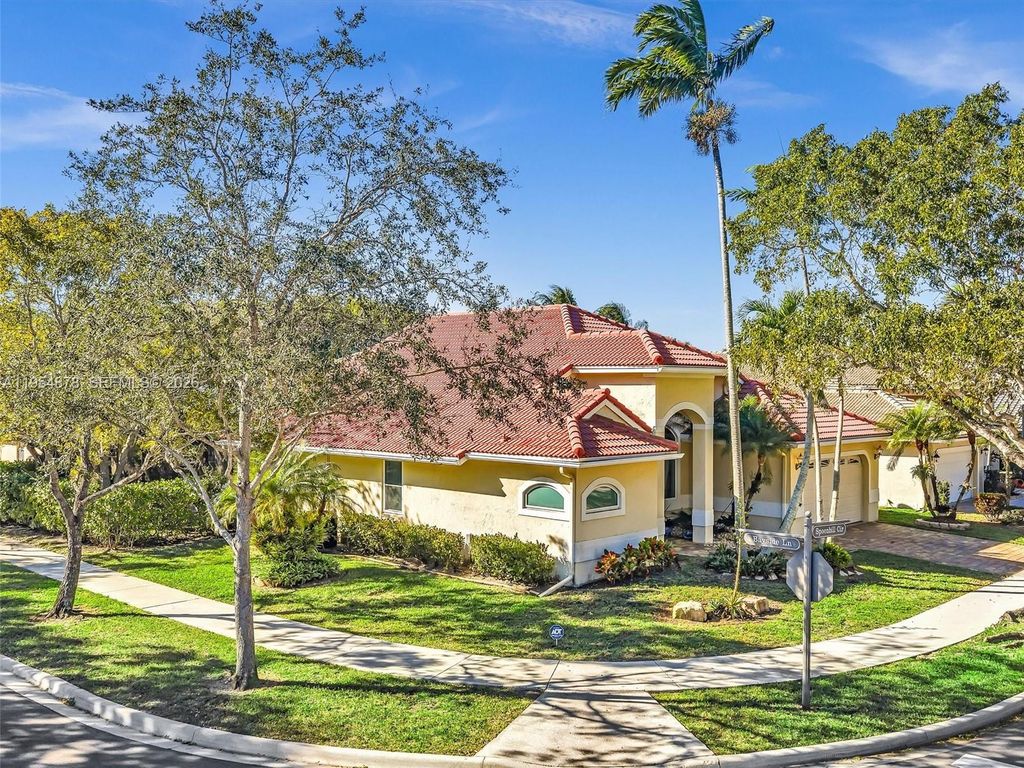 Photo of 900 Spoonbill Cir, Weston, FL 33326 (MLS # A11954878)