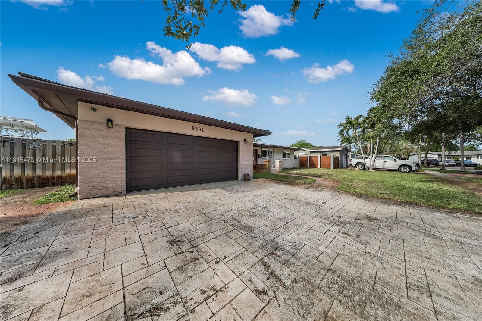 PASADENA LAKES - Residential