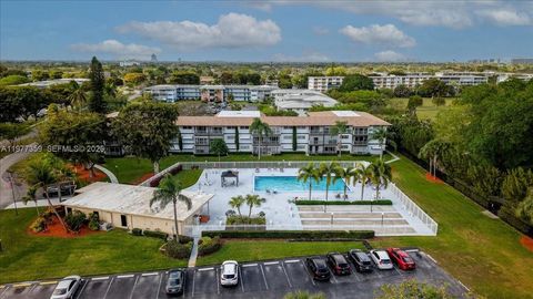 Tiny photo for 1200 Hillcrest Ct #315, Hollywood, FL 33021 (MLS # A11977359)