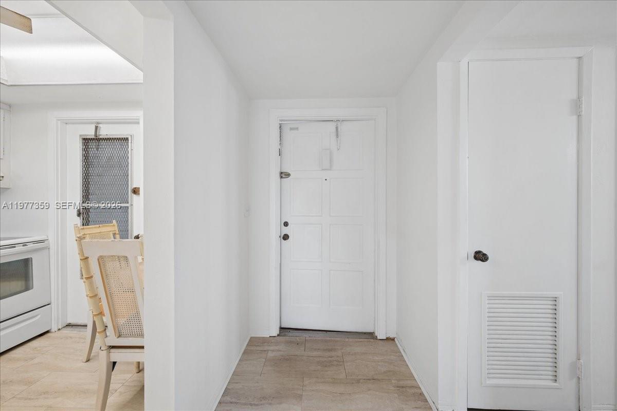 HILLCREST COUNTRY CLUB AP - Residential